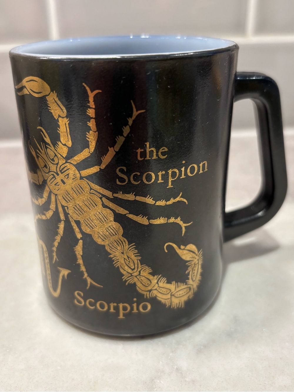 VTG Federal Glass Scorpio Mug black and gold